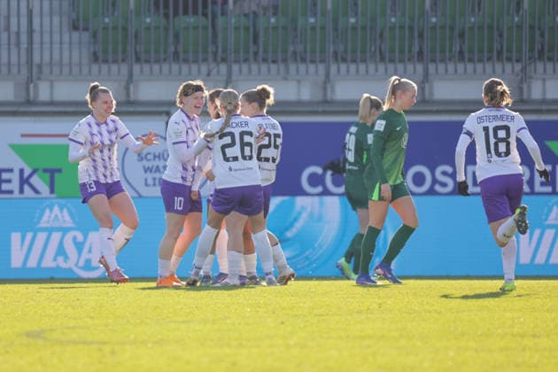 15.02.2026, xgrfx, Fussball Google Pixel Frauen-Bundesliga, VfL Wolfsburg - SGS Essen v.l. Tor, Ella Touon (SGS Essen) (DFL DFB REGULATIONS PROHIBIT ANY USE OF PHOTOGRAPHS as IMAGE SEQUENCES and or QUASI-VIDEO) Wolfsburg