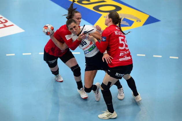 Gabriella Toeth (Motherson Mosonmagyarovari KC, 96), Luca Farago (Thueringer HC, 19), Csenge Kuczora (Thueringer HC, 59) GER, Thueringer HC gegen Motherson Mosonmagyarovari KC , Handball, EHF European League Women, Gruppen Phase , Saison 2025 2026, 15.02.2026 GER, Thueringer HC gegen Motherson Mosonmagyarovari KC , Handball, EHF European League Women, Gruppen Phase , Saison 2025 2026, 15.02.2026 Bad Langensalza Copyright: xEibner-Pressefoto MartinxHerbstx EP_MHT
