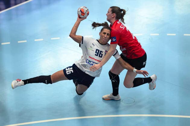 Gabriella Toeth (Motherson Mosonmagyarovari KC, 96), Anna Szabo (Thueringer HC, 26) GER, Thueringer HC gegen Motherson Mosonmagyarovari KC , Handball, EHF European League Women, Gruppen Phase , Saison 2025 2026, 15.02.2026 GER, Thueringer HC gegen Motherson Mosonmagyarovari KC , Handball, EHF European League Women, Gruppen Phase , Saison 2025 2026, 15.02.2026 Bad Langensalza Copyright: xEibner-Pressefoto MartinxHerbstx EP_MHT