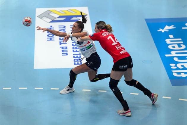 Gabriella Toeth (Motherson Mosonmagyarovari KC, 96), Anika Niederwieser (Thueringer HC, 14) GER, Thueringer HC gegen Motherson Mosonmagyarovari KC , Handball, EHF European League Women, Gruppen Phase , Saison 2025 2026, 15.02.2026 GER, Thueringer HC gegen Motherson Mosonmagyarovari KC , Handball, EHF European League Women, Gruppen Phase , Saison 2025 2026, 15.02.2026 Bad Langensalza Copyright: xEibner-Pressefoto MartinxHerbstx EP_MHT