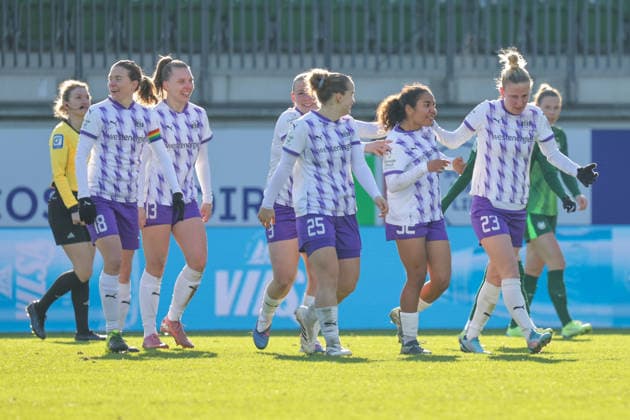 15.02.2026, xgrfx, Fussball Google Pixel Frauen-Bundesliga, VfL Wolfsburg - SGS Essen v.l. Tor, Ella Touon (SGS Essen) (DFL DFB REGULATIONS PROHIBIT ANY USE OF PHOTOGRAPHS as IMAGE SEQUENCES and or QUASI-VIDEO) Wolfsburg