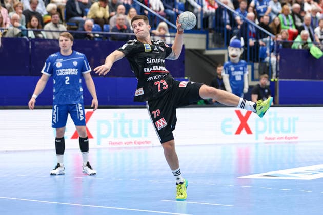 15.02.2026, xKWIx, Handball, DAIKIN HBL, TBV Lemgo Lippe - HC Erlangen, PHOENIX CONTACT arena: Viggo Kristjansson (HC Erlangen 73) beim Freiwurf Photo: xKamilxWilkowskixPressefotoKochx NRW Deutschland