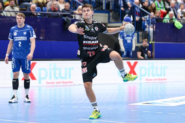 15.02.2026, xKWIx, Handball, DAIKIN HBL, TBV Lemgo Lippe - HC Erlangen, PHOENIX CONTACT arena: Viggo Kristjansson (HC Erlangen 73) beim Freiwurf Photo: xKamilxWilkowskixPressefotoKochx NRW Deutschland