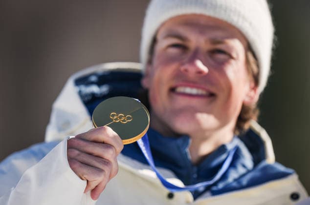 (260215) -- TESERO, Feb. 15, 2026 -- Johannes Hoesflot Klaebo of Norway shows his gold medal during the awarding ceremony for the cross-country skiing men s 4X7.5km relay match at the Milan-Cortina 2026 Olympic Winter games, Winterspiele,Spiele, Summer games in Tesero, Italy, Feb. 15, 2026. ) (MICO2026)ITALY-TESERO-OLYMPIC WINTER GAMES-CROSS-COUNTRY SKIING-MEN S 4X7.5KM RELAY PengxZiyang 