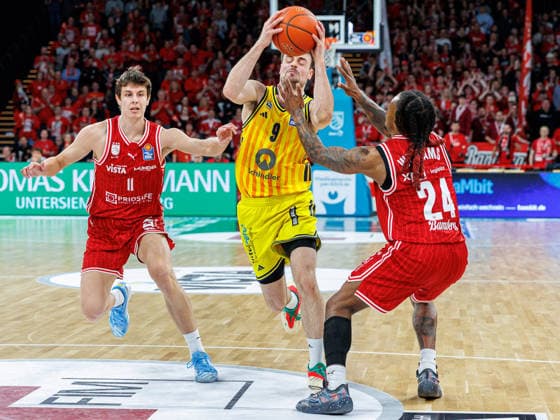Richard Balint (BMA365 Bamberg Baskets, 11), Jonas Mattisseck (ALBA Berlin, 09), Cobe Williams (BMA365 Bamberg Baskets, 24), BMA365 Bamberg Baskets vs. ALBA Berlin, Basketball, easyCredit BBL, 20. Spieltag, 15.02.2026 BMA365 Bamberg Baskets vs. ALBA Berlin, Basketball, easyCredit BBL, 20. Spieltag, 15.02.2026 Bamberg Copyright: xEibner-Pressefoto G.xSantemizx EP_EER