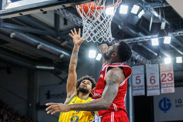 Norris Agbakoko (ALBA Berlin, 17), Ejiofor Onu (BMA365 Bamberg Baskets, 35), Norris Agbakoko (ALBA Berlin, 17), Ejiofor Onu (BMA365 Bamberg Baskets, 35), BMA365 Bamberg Baskets vs. ALBA Berlin, Basketball, easyCredit BBL, 20. Spieltag, 15.02.2026 BMA365 Bamberg Baskets vs. ALBA Berlin, Basketball, easyCredit BBL, 20. Spieltag, 15.02.2026 Bamberg Copyright: xEibner-Pressefoto G.xSantemizx EP_EER