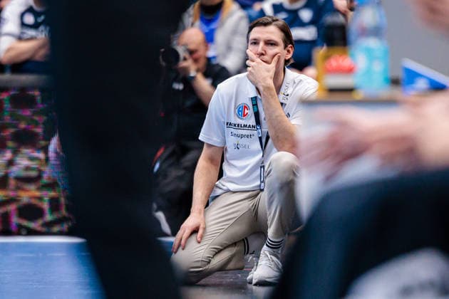 Johannes Sellin (HC Erlangen, Trainer) GER, TBV Lemgo Lippe vs. HC Erlangen, Handball, 1. Bundesliga, 21. Spieltag, Spielzeit 2025 2026, 15.02.2026 GER, TBV Lemgo Lippe vs. HC Erlangen, Handball, 1. Bundesliga, 21. Spieltag, Spielzeit 2025 2026, 15.02.2026 Lemgo Copyright: xEibner-Pressefoto JanxRollingerx EP_JSK