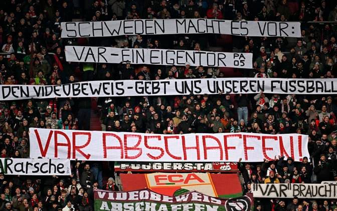 15.02.2026, Fussball 1. Bundesliga 2025 2026, 22.Spieltag, FC Augsburg - 1.FC Heidenheim, in der WWK-Arena Augsburg. Video Beweis abschaffen, dass fordern die Augsburger Fans mit duzenten Transparenten. ***DFL and DFB regulations prohibit any use of photographs as image sequences and or quasi-video.*** *** 15 02 2026, Soccer 1 Bundesliga 2025 2026, 22 Matchday, FC Augsburg 1 FC Heidenheim, in the WWK Arena Augsburg Abolish video evidence, thats what the Augsburg fans demand with dozen banners DFL and DFB regulations prohibit any use of photographs as image sequences and or quasi video