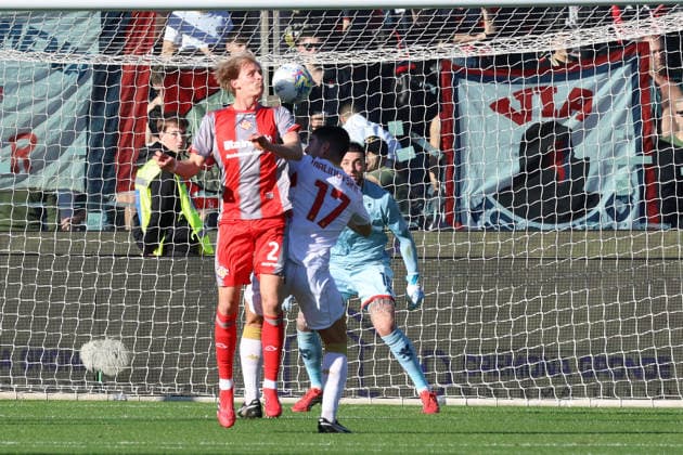 Cremonese s Morten Thorsby and Genoa™s Ruslan Malinovskyi during the Serie A soccer match between Cremonese and Genoa at the Giovanni Zini Stadium in Cremona Italy, 15 february 2026. - Soccer .  Copyright: xAlbertoxMariani LaPressex