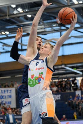 Kresimir Nikic (MBC. 9), Lukasz Kolenda (Rostock, 10), Syntainics MBC vs. Rostock Seawolves, Basketball, 1. Bundesliga, Maenner, 20. Spieltag Hauptrunde, Saison 2025 26, 15.02.2026. Weißenfels Stadthalle Sachsen-Anhalt Deutschland