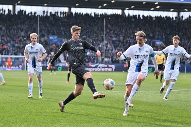Oliver Olsen (VfL Bochum), Felix Götze (SC Paderborn), v.li. 15.02.2026, Fussball 2. Bundesliga, Saison 2025 2026, 22. Spieltag, VfL Bochum - SC Paderborn DFL regulations prohibit any use of photographs as image sequences and or quasi-video Bochum Vonovia Ruhrstadion Nordrhein Westfalen Deutschland