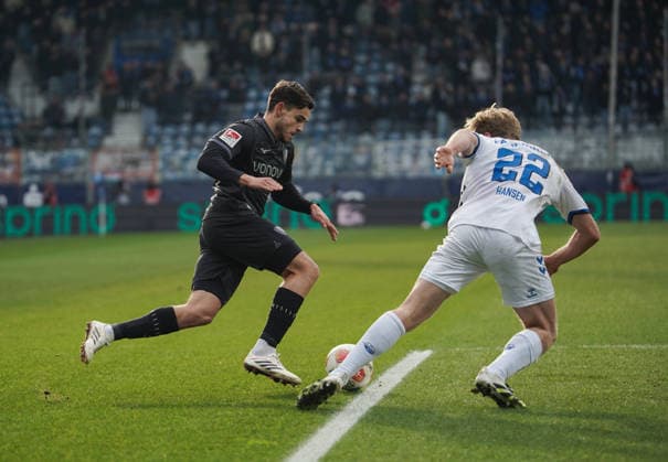Deutschland: 2.Bundesliga 2025 2026, VFL Bochum vs SC Paderborn, Sonntag 15.02.2026 Vonovia Ruhrstadion (Bochum, Nordrhein-Westfalen, Deutschland) Kjell Wätjen (VfL Bochum, 8) Mattes Hansen (SC Paderborn, 22)