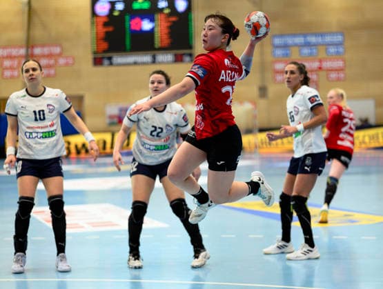 Natsuki Aizawa (Thueringer HC, 23), Andrijana Tatar (Motherson Mosonmagyarovari KC, 10), Pipy Wolfs (Motherson Mosonmagyarovari KC, 22), Gabriella Toeth (Motherson Mosonmagyarovari KC, 96) GER, Thueringer HC gegen Motherson Mosonmagyarovari KC , Handball, EHF European League Women, Gruppen Phase , Saison 2025 2026, 15.02.2026 GER, Thueringer HC gegen Motherson Mosonmagyarovari KC , Handball, EHF European League Women, Gruppen Phase , Saison 2025 2026, 15.02.2026 Bad Langensalza Copyright: xEibner-Pressefoto MartinxHerbstx EP_MHT
