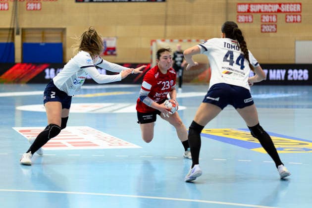 Natsuki Aizawa (Thueringer HC, 23), Eszter Toeth (Motherson Mosonmagyarovari KC, 02), Mari Plamenova Tomova (Motherson Mosonmagyarovari KC, 44) GER, Thueringer HC gegen Motherson Mosonmagyarovari KC , Handball, EHF European League Women, Gruppen Phase , Saison 2025 2026, 15.02.2026 GER, Thueringer HC gegen Motherson Mosonmagyarovari KC , Handball, EHF European League Women, Gruppen Phase , Saison 2025 2026, 15.02.2026 Bad Langensalza Copyright: xEibner-Pressefoto MartinxHerbstx EP_MHT
