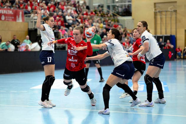 Luca Farago (Thueringer HC, 19), Anna Kukely (Motherson Mosonmagyarovari KC, 17), Mari Plamenova Tomova (Motherson Mosonmagyarovari KC, 44), Andrijana Tatar (Motherson Mosonmagyarovari KC, 10), Natsuki Aizawa (Thueringer HC, 23) GER, Thueringer HC gegen Motherson Mosonmagyarovari KC , Handball, EHF European League Women, Gruppen Phase , Saison 2025 2026, 15.02.2026 GER, Thueringer HC gegen Motherson Mosonmagyarovari KC , Handball, EHF European League Women, Gruppen Phase , Saison 2025 2026, 15.02.2026 Bad Langensalza Copyright: xEibner-Pressefoto MartinxHerbstx EP_MHT
