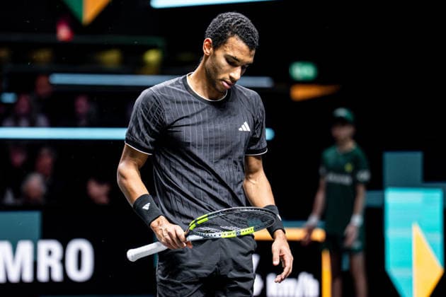 2026-02-15 ABN AMRO Open - Day Seven ROTTERDAM, NETHERLANDS - FEBRUARY 15: Felix Auger-Aliassime looks at his racket during Day Seven of the ABN AMRO Open at Rotterdam Ahoy on February 15, 2026 in Rotterdam, Netherlands. (Photo by Gabriel Calvino Alonso BSR Agency) Rotterdam Netherlands Content not available for redistribution in The Netherlands directly or indirectly through any third parties. Copyright: xBSRxAgencyx