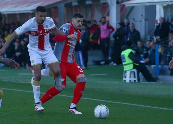 Cremonese Martin Payero during the Serie A soccer match between Cremonese and Genoa at the Giovanni Zini in Cremona, north west Italy - Domenica, 15 Febbraio 2026. - Soccer .  Copyright: xAlbertoxMariani LaPressex