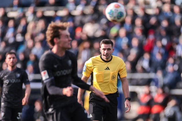 15.02.2026, Fussball, Saison 2025 2026, 2. Bundesliga, 22. Spieltag, VfL Bochum 1848 - SC Paderborn 07, Schiedsrichter Tom Bauer (GER), Bochum Vonovia Ruhrstadion NRW Deutschland xRHR-FOTO DEx
