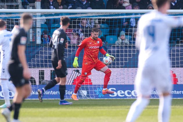 15.02.2026, Fussball, Saison 2025 2026, 2. Bundesliga, 22. Spieltag, VfL Bochum 1848 - SC Paderborn 07, Torwart Timo Horn (VfL Bochum 1848), Bochum Vonovia Ruhrstadion NRW Deutschland xRHR-FOTO DEx