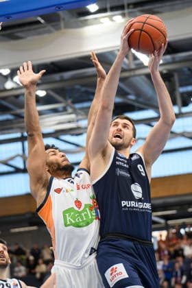 D Shawn Schwartz (Rostock, 5), Kresimir Nikic (MBC. 9), Syntainics MBC vs. Rostock Seawolves, Basketball, 1. Bundesliga, Maenner, 20. Spieltag Hauptrunde, Saison 2025 26, 15.02.2026. Weißenfels Stadthalle Sachsen-Anhalt Deutschland