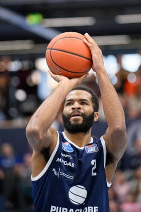 Andrew Harrison (MBC, 2), Syntainics MBC vs. Rostock Seawolves, Basketball, 1. Bundesliga, Maenner, 20. Spieltag Hauptrunde, Saison 2025 26, 15.02.2026. Weißenfels Stadthalle Sachsen-Anhalt Deutschland