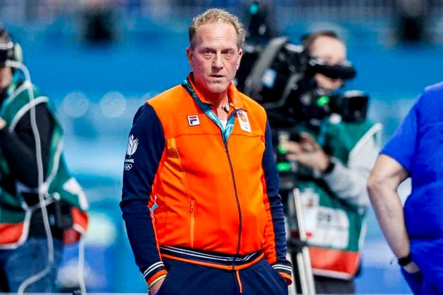 national coach Rintje Ritsma of TeamNL looks on while watching atheletes Men s Team Pursuit Quarterfinals, Milano Cortina 2026 Winter Olympics: Day 9, Speed skating, Eisschnelllauf - Milano Cortina 2026 Winter Olympics: Day 9, Milano Speed Skating Stadium, February 15, 2026, Milan, Italy.