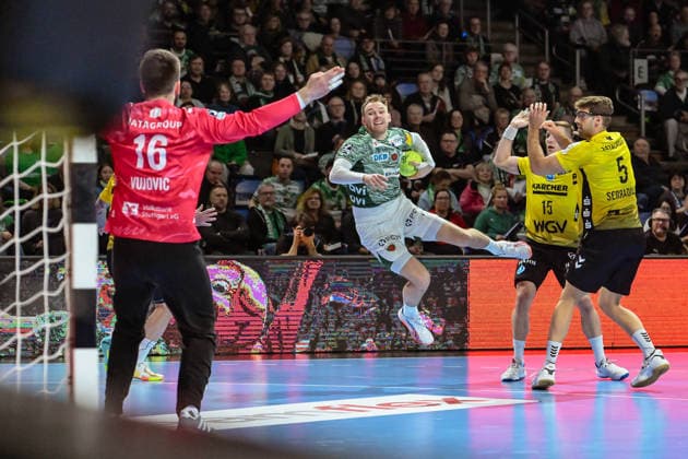 15.02.2026, xlakx, Handball Daikin HBL, Fuechse Berlin - TVB Stuttgart v.l. Miljan Vujovic (TVB Stuttgart), Mathias Gidsel (Fuechse Berlin) wirft Tor Berlin