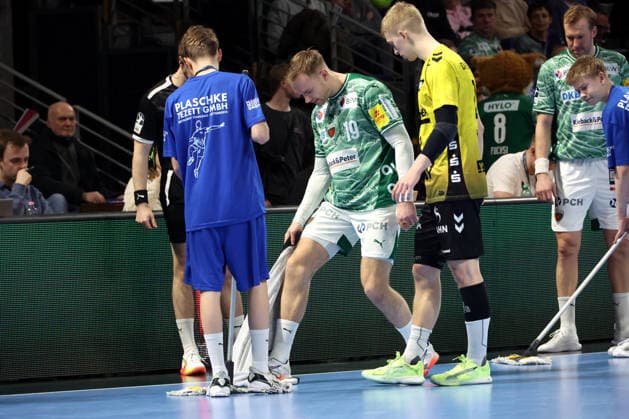 DEU, DHB, 1.HBL, Fuechse Berlin vs. TVB Stuttgart, 15.02.2026, Max-Schmeling-Halle, Berlin, DEU, DHB, 1.HBL, Fuechse Berlin vs. TVB Stuttgart, im Bild Mathias Gidsel (Fuechse Berlin 19), Patrick Zieker (Stuttgart 25)