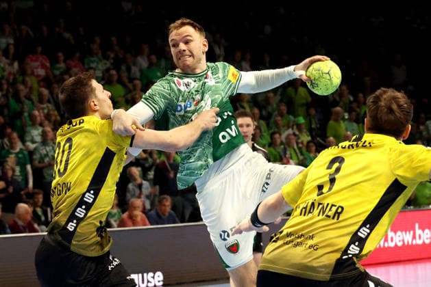 DEU, DHB, 1.HBL, Fuechse Berlin vs. TVB Stuttgart, 15.02.2026, Max-Schmeling-Halle, Berlin, DEU, DHB, 1.HBL, Fuechse Berlin vs. TVB Stuttgart, im Bild Mathias Gidsel (Fuechse Berlin 19), Samir Bellahcene (Stuttgart 30), Max Haefner (Stuttgart 3)