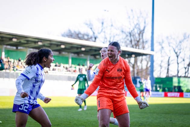 Deutschland: Google Pixel Frauen-Bundesliga 2025 2026, 18. Spieltag - VfL Wolfsburg vs SGS Essen - AOK-Stadion (Wolfsburg): Kim-Lea Sindermann (SGS Essen, 1) Jubel Freude, Endstand 1:1 Ella Touon (SGS Essen, 32) Mimik, Gesichtsausdruck, Emotion Copyright: xAYLINxKREUTZSTEINx