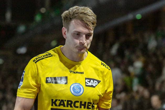 15.02.2026, xlakx, Handball Daikin HBL, Fuechse Berlin - TVB Stuttgart v.l. Max Haefner (TVB Stuttgart) enttaeuscht, schaut enttaeuscht, niedergeschlagen, disappointed nach Roter Karte Berlin