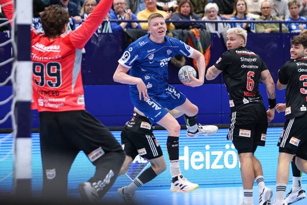15.02.2026, xKWIx, Handball, DAIKIN HBL, TBV Lemgo Lippe - HC Erlangen, PHOENIX CONTACT arena: Niels Versteijnen (TBV Lemgo Lippe 25) beim Torwurf Photo: xKamilxWilkowskixPressefotoKochx NRW Deutschland