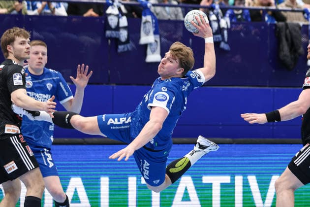 15.02.2026, xKWIx, Handball, DAIKIN HBL, TBV Lemgo Lippe - HC Erlangen, PHOENIX CONTACT arena: Lukas Hutecek (TBV Lemgo Lippe 2) beim Torwurf Photo: xKamilxWilkowskixPressefotoKochx NRW Deutschland