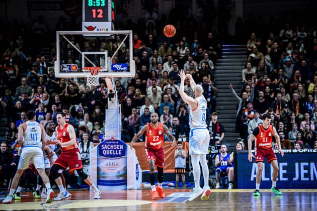 easycredit BBL Basketball Bundesliga 2025 2026 20. Spieltag 15.02.2026 Science City Jena vs FC Bayern München Basketball Robin Christen (Jena) mit dem freien 3er Sparkassen Arena