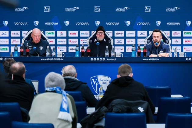 15.02.2026, Fussball, Saison 2025 2026, 2. Bundesliga, 22. Spieltag, VfL Bochum 1848 - SC Paderborn 07, Pressekonferenz mit Trainer Uwe Rösler (VfL Bochum 1848), Pressesprecher Jens Fricke (VfL Bochum 1848), Trainer Ralf Kettemann (SC Paderborn 07), Bochum Vonovia Ruhrstadion NRW Deutschland xRHR-FOTO DEx