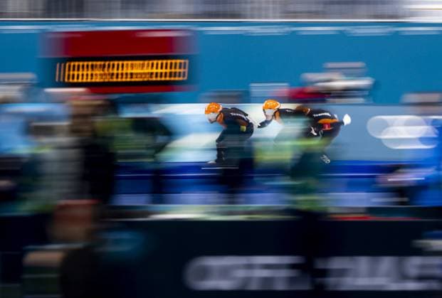 MILAN - Stijn van de Bunt, Marcel Bosker, and Chris Huizinga in action during the quarterfinals of the men s team pursuit long track Speed skating, Eisschnelllauf event at the Milano Speed Skating Stadium at the Milan Winter Olympics. SEM VAN DER WAL ANP xVIxANPxSportx xxANPxIVx 550794617 originalFilename: 550794617.jpg