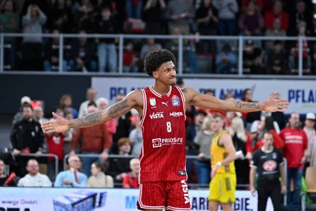 BAMBERG 15.02.2026 --- Basketball ---- easycredit 1. Basketball Bundesliga ---- 20. Spieltag: Bamberg Baskets vs Alba Berlin --- Demarcus Demonia (8, Bamberg Baskets) hadert --- Foto: Hans-Martin Issler isslerimages ---- Bamberg Baskets vs Alba Berlin