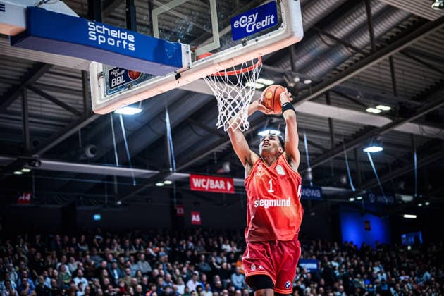 easycredit BBL Basketball Bundesliga 2025 2026 20. Spieltag 15.02.2026 Science City Jena vs FC Bayern München Basketball Oscar da Silva (Bayern) Dunking Sparkassen Arena