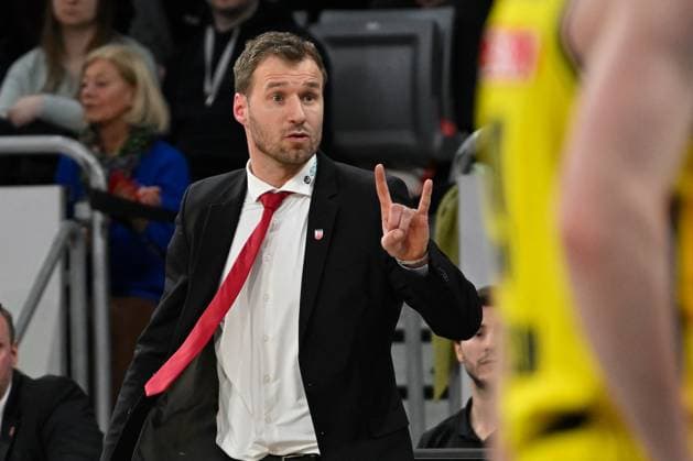 BAMBERG 15.02.2026 --- Basketball ---- easycredit 1. Basketball Bundesliga ---- 20. Spieltag: Bamberg Baskets vs Alba Berlin --- Headcoach Anton Gavel (Bamberg Baskets) gibt Anweisung --- Foto: Hans-Martin Issler isslerimages ---- Bamberg Baskets vs Alba Berlin