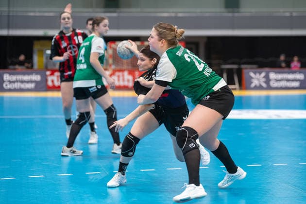 Zweikampf zwischen Dana Gruner (TSV Bayer 04 Leverkusen, 03) und Luisa Krueger (SG 09 Kirchhof, 20). TSV Bayer 04 Leverkusen vs. SG 09 Kirchhof, Handball, ALSCO Handballbundesliga Frauen, 18. Spieltag, Saison 2025 2026, 15.02.2026 TSV Bayer 04 Leverkusen vs. SG 09 Kirchhof, Handball, ALSCO Handballbundesliga Frauen, 18. Spieltag, Saison 2025 2026, 15.02.2026 Leverkusen Copyright: xEibner-Pressefoto ThomasxHaeslerx EP_THR