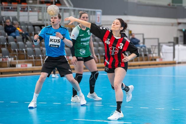 Dana Gruner (TSV Bayer 04 Leverkusen, 03) scheitert mit dem ersten Wurf beim Siebenmeter. TSV Bayer 04 Leverkusen vs. SG 09 Kirchhof, Handball, ALSCO Handballbundesliga Frauen, 18. Spieltag, Saison 2025 2026, 15.02.2026 TSV Bayer 04 Leverkusen vs. SG 09 Kirchhof, Handball, ALSCO Handballbundesliga Frauen, 18. Spieltag, Saison 2025 2026, 15.02.2026 Leverkusen Copyright: xEibner-Pressefoto ThomasxHaeslerx EP_THR