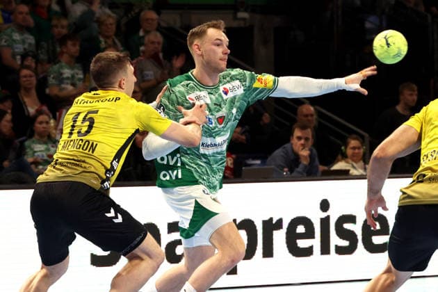 DEU, DHB, 1.HBL, Fuechse Berlin vs. TVB Stuttgart, 15.02.2026, Max-Schmeling-Halle, Berlin, DEU, DHB, 1.HBL, Fuechse Berlin vs. TVB Stuttgart, im Bild Mathias Gidsel (Fuechse Berlin 19), Simone Mengon (Stuttgart 15)