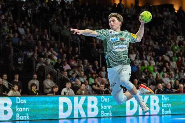 15.02.2026, xlakx, Handball Daikin HBL, Fuechse Berlin - TVB Stuttgart v.l. Nils Lichtlein (Fuechse Berlin) setzt zum Sprungwurf an Berlin
