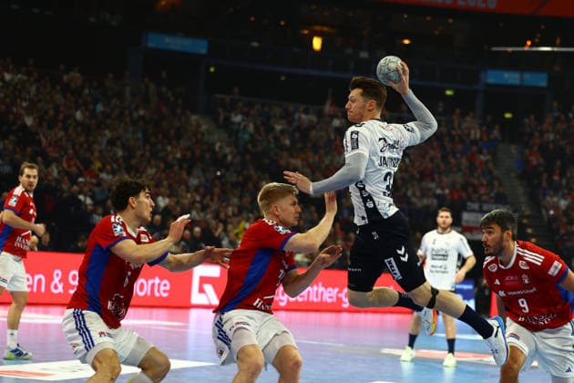 Handball I Herren I Saison 2025 2026 I Bundesliga I 21. Spieltag I HSV Hamburg - SG Flensburg - Handewitt I 15.02.2026 Elias Kofler (6, HSV Hamburg) Frederik Bo Andersen (21, HSV Hamburg)) Emil Manfeldt Jakobsen (31, SG Flensburg-Handewitt) Jacob Lassen (9, HSV Hamburg) Hamburg Barclaycard Arena Hamburg Deutschland Copyright: xLobeca RalfxHomburgx