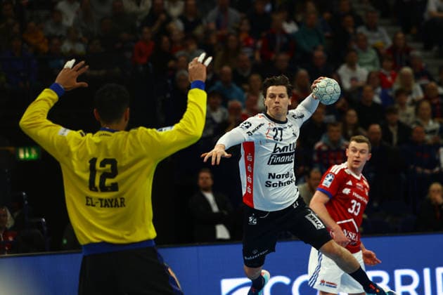 Handball I Herren I Saison 2025 2026 I Bundesliga I 21. Spieltag I HSV Hamburg - SG Flensburg - Handewitt I 15.02.2026 Mohamed Essam Moustafa El-Tayar (12, HSV Hamburg) Aksel Horgen (27, SG Flensburg-Handewitt) Hamburg Barclaycard Arena Hamburg Deutschland Copyright: xLobeca RalfxHomburgx