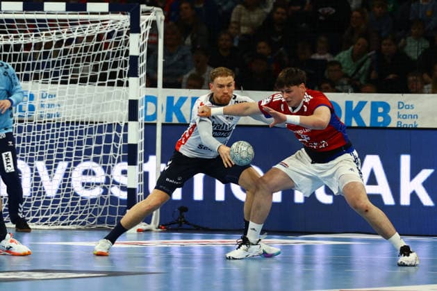 Handball I Herren I Saison 2025 2026 I Bundesliga I 21. Spieltag I HSV Hamburg - SG Flensburg - Handewitt I 15.02.2026 Jan-Christian Schmidt (42, HSV Hamburg) Simon Pytlick (2, SG Flensburg-Handewitt) Hamburg Barclaycard Arena Hamburg Deutschland Copyright: xLobeca RalfxHomburgx
