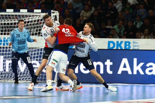 Handball I Herren I Saison 2025 2026 I Bundesliga I 21. Spieltag I HSV Hamburg - SG Flensburg - Handewitt I 15.02.2026 Blaz Blagotinsek (43, SG Flensburg-Handewitt) Jan-Christian Schmidt (42, HSV Hamburg) Simon Pytlick (2, SG Flensburg-Handewitt) Hamburg Barclaycard Arena Hamburg Deutschland Copyright: xLobeca RalfxHomburgx