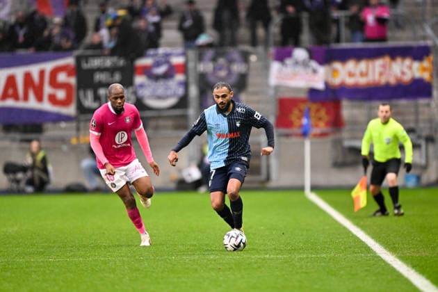 Le Havre Athletic Club v Toulouse FC - Ligue 1 McDonald s 2025 2026 19 Djibril SIDIBE (tfc) - 17 Sofiane BOUFAL (hac) during the Ligue 1 McDonald s match between Le Havre and Toulouse at Stade OcÃ ane on February 15, 2026 in Le Havre, France. Le Havre France  Copyright: xFEPx 776348283
