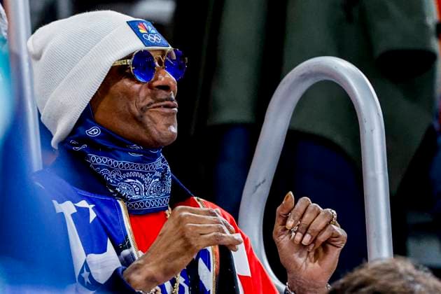 Snoop Dogg of United States of America looks on while watching atheletes Women s 500m, Milano Cortina 2026 Winter Olympics: Day 9, Speed skating, Eisschnelllauf - Milano Cortina 2026 Winter Olympics: Day 9, Milano Speed Skating Stadium, February 15, 2026, Milan, Italy.