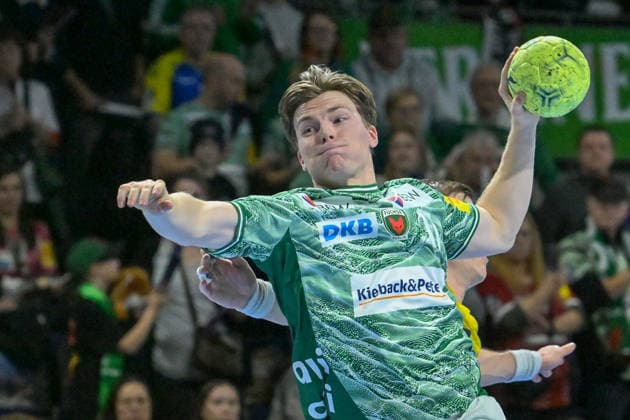 15.02.2026, xlakx, Handball Daikin HBL, Fuechse Berlin - TVB Stuttgart v.l. Nils Lichtlein (Fuechse Berlin) setzt zum Sprungwurf an Berlin